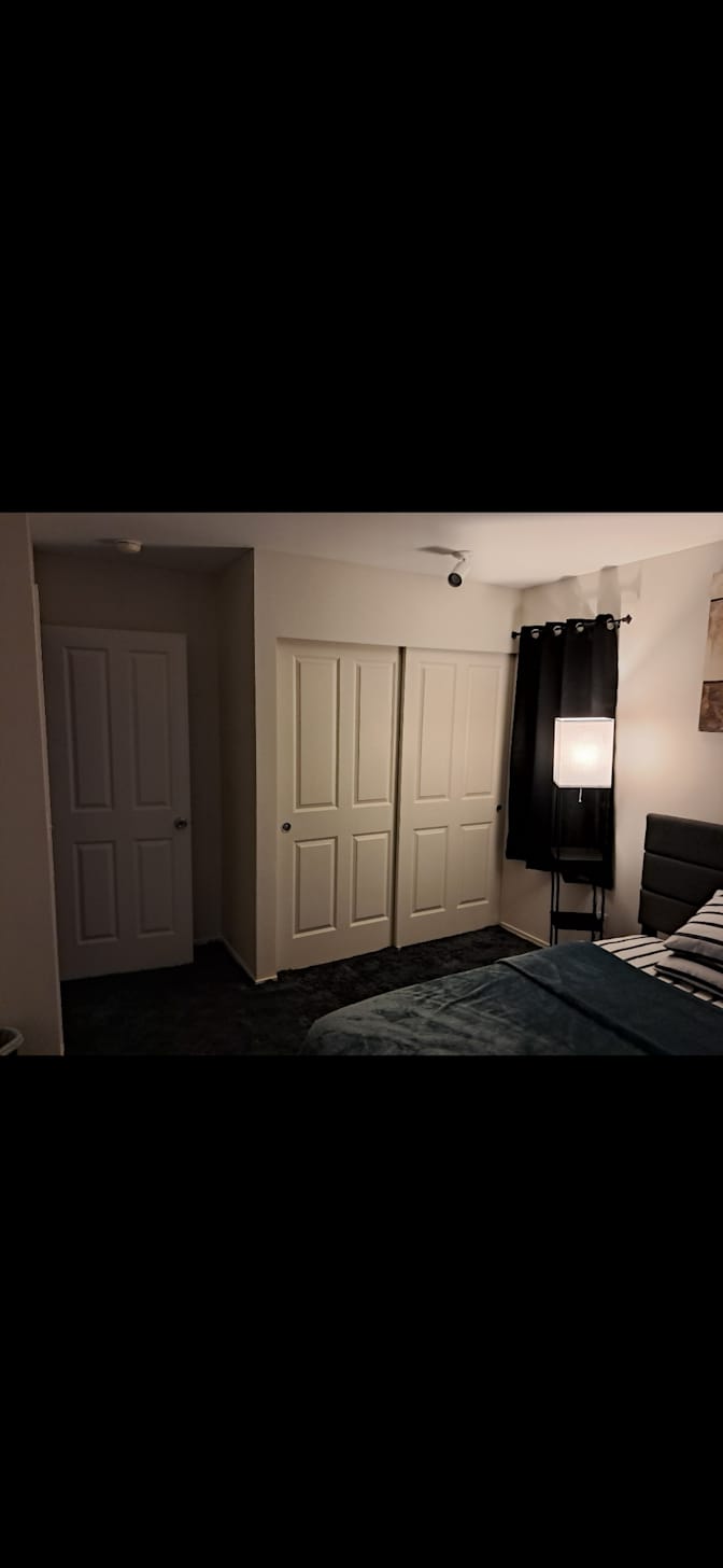 PEPE MANZANO's room