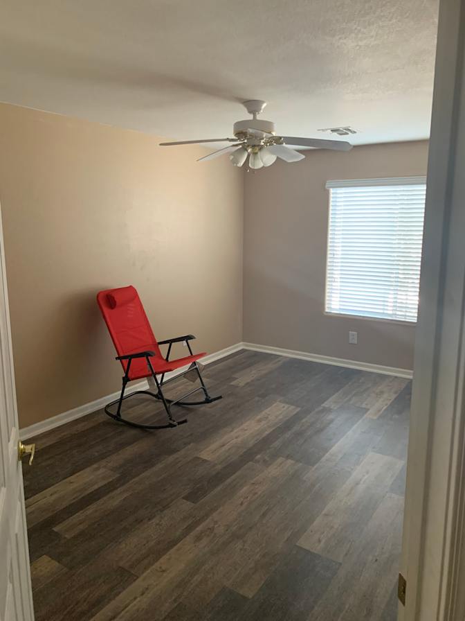 Thomas's room