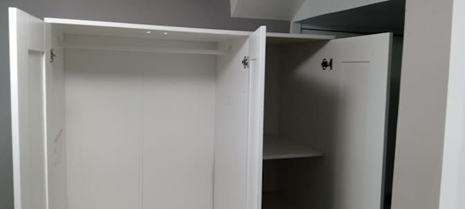 Bwood House's room