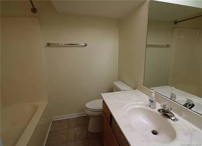 Alcove Rooms's room