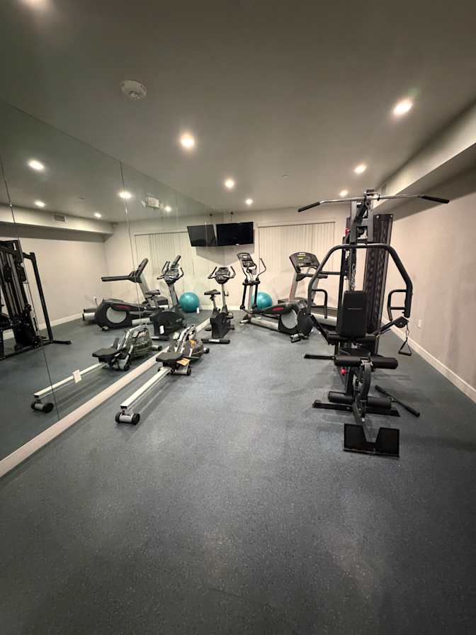 Nadia Zadeh's room