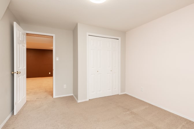 STUDENTS, INTERNS & YOUNG PROFESSIONALS's room