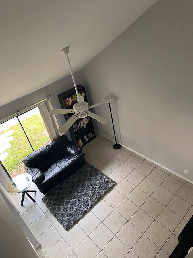 Tomas's room