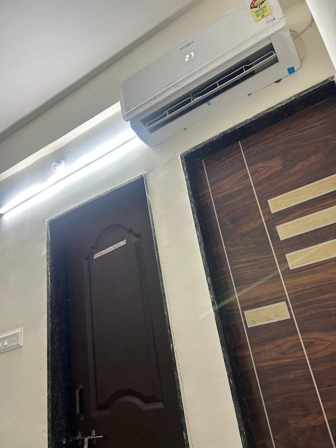 Ashish Suresh Lambat's room