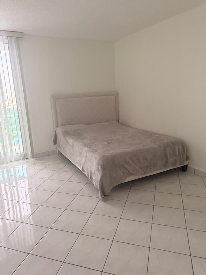 Laura Yama's room