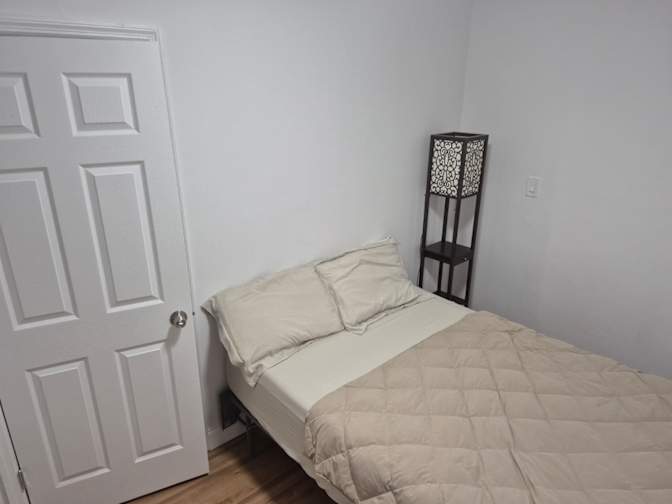 Leona's room
