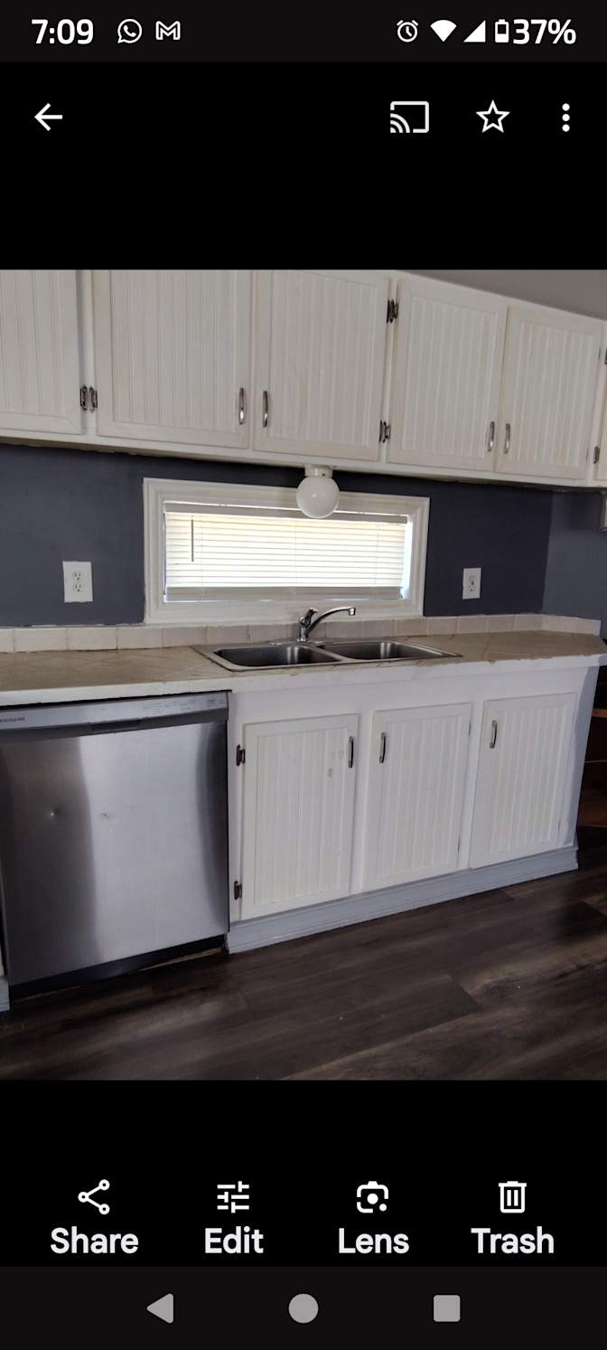 Gkru's room