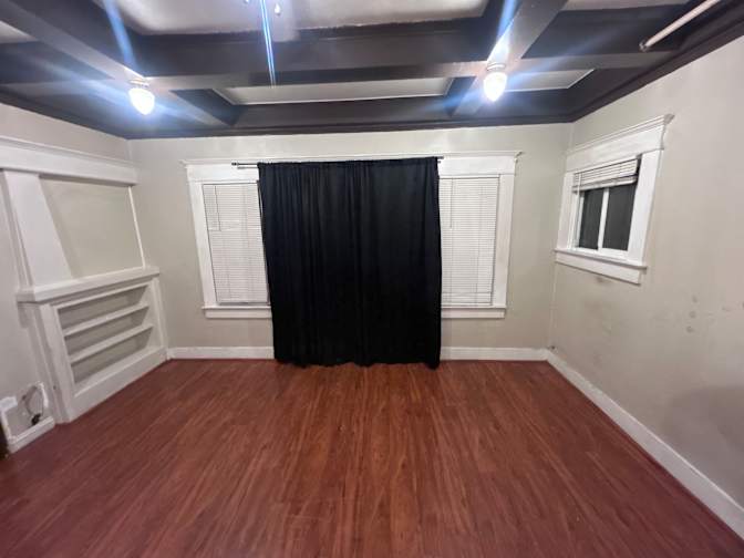 Lee's room