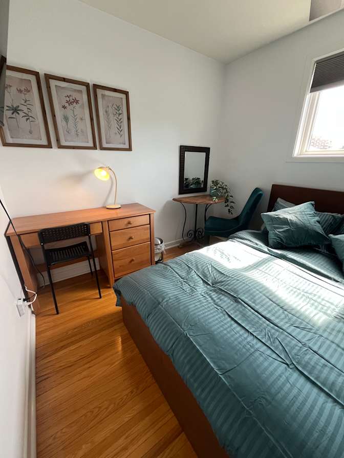 Dee's room
