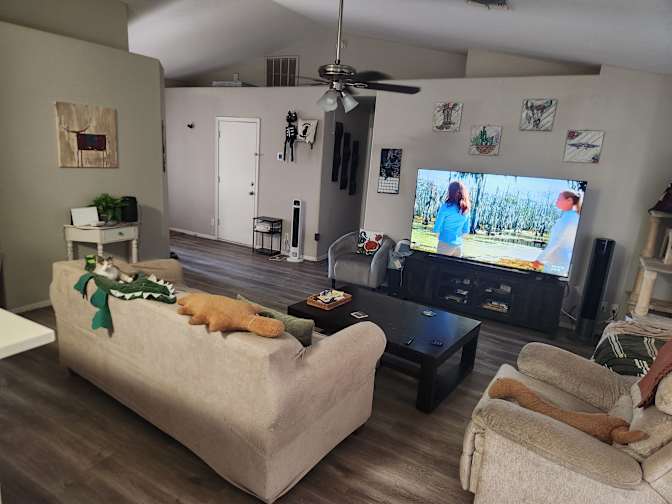 DUSTIN's room