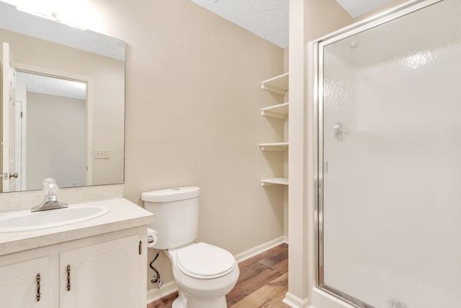lifedoorrentals's room