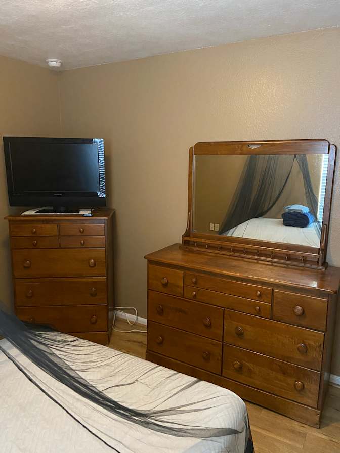 Tom's room