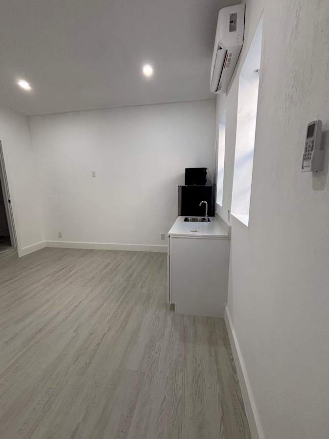 Luis's room