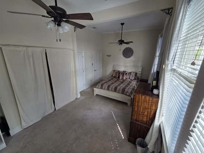 Holly parashar's room