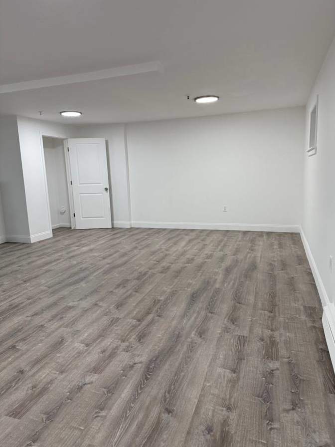 No fee renovated private Studio's room
