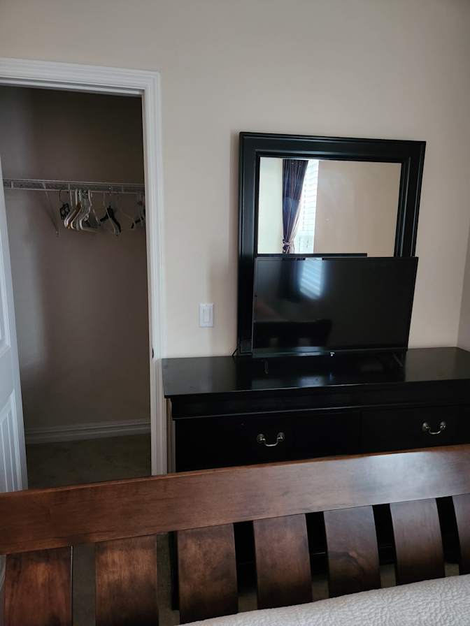NICOLE's room