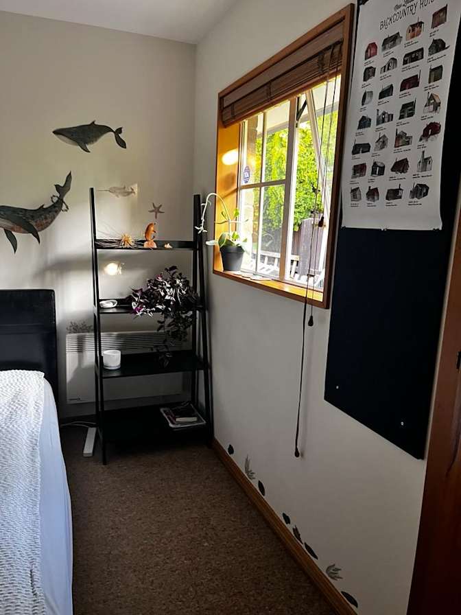 Tom's room
