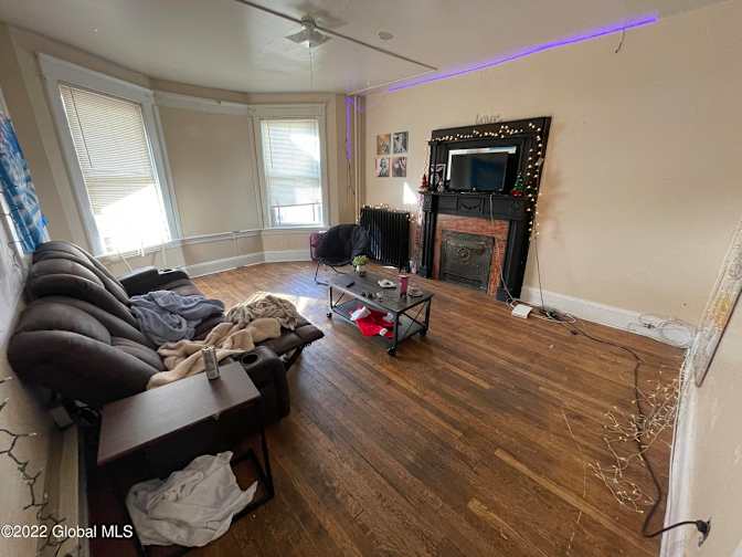 Yong's room