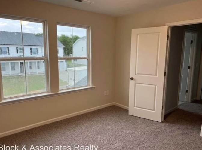 Alcove Rooms's room