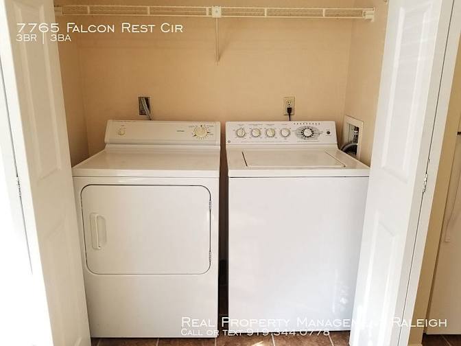 Alcove Rooms's room