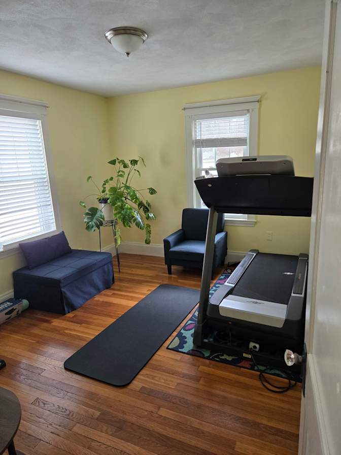Luis's room
