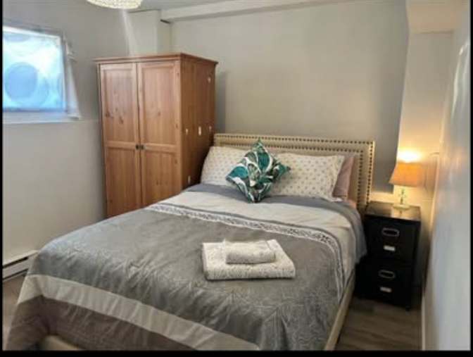 Katy Saunders's room