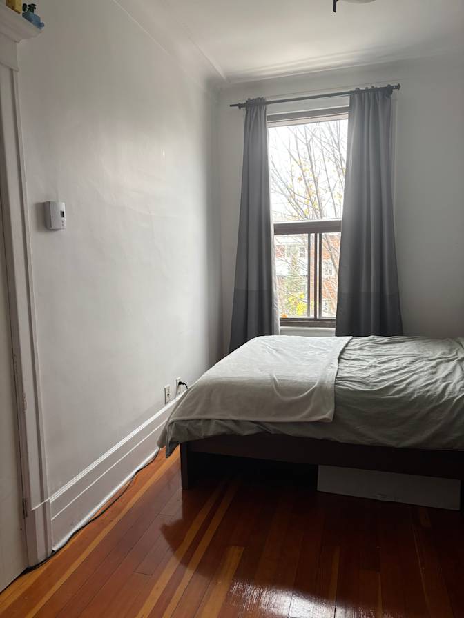 Thomas's room