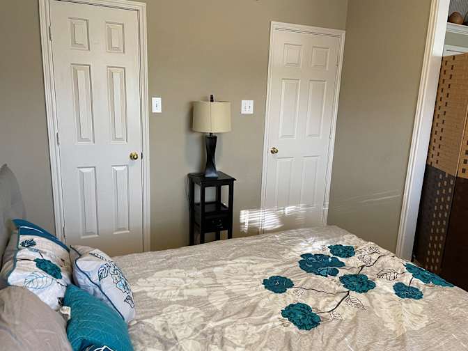 Cozy Suite in Home's room