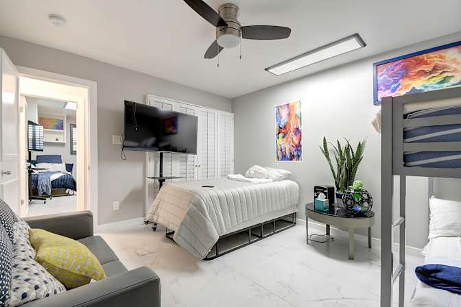 Dennis Lev's room