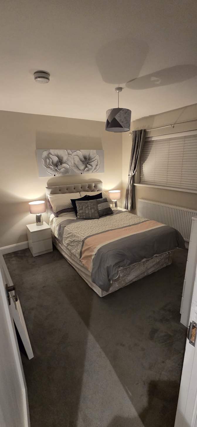 Dee's room