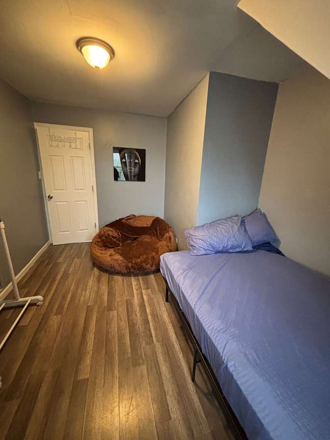Alecia  Jones's room