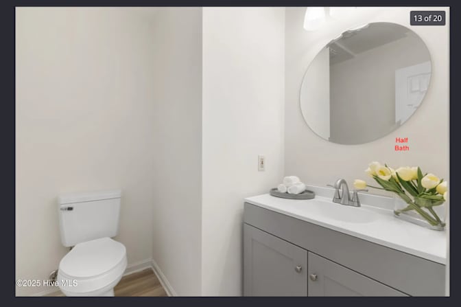 Alcove Rooms's room