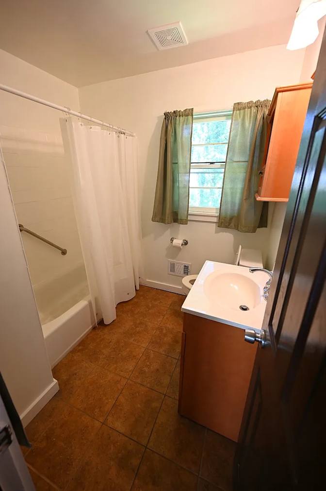 Alcove Rooms's room