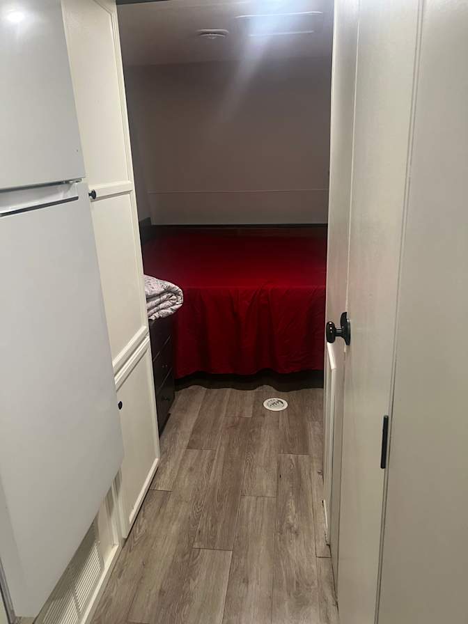 adonys's room
