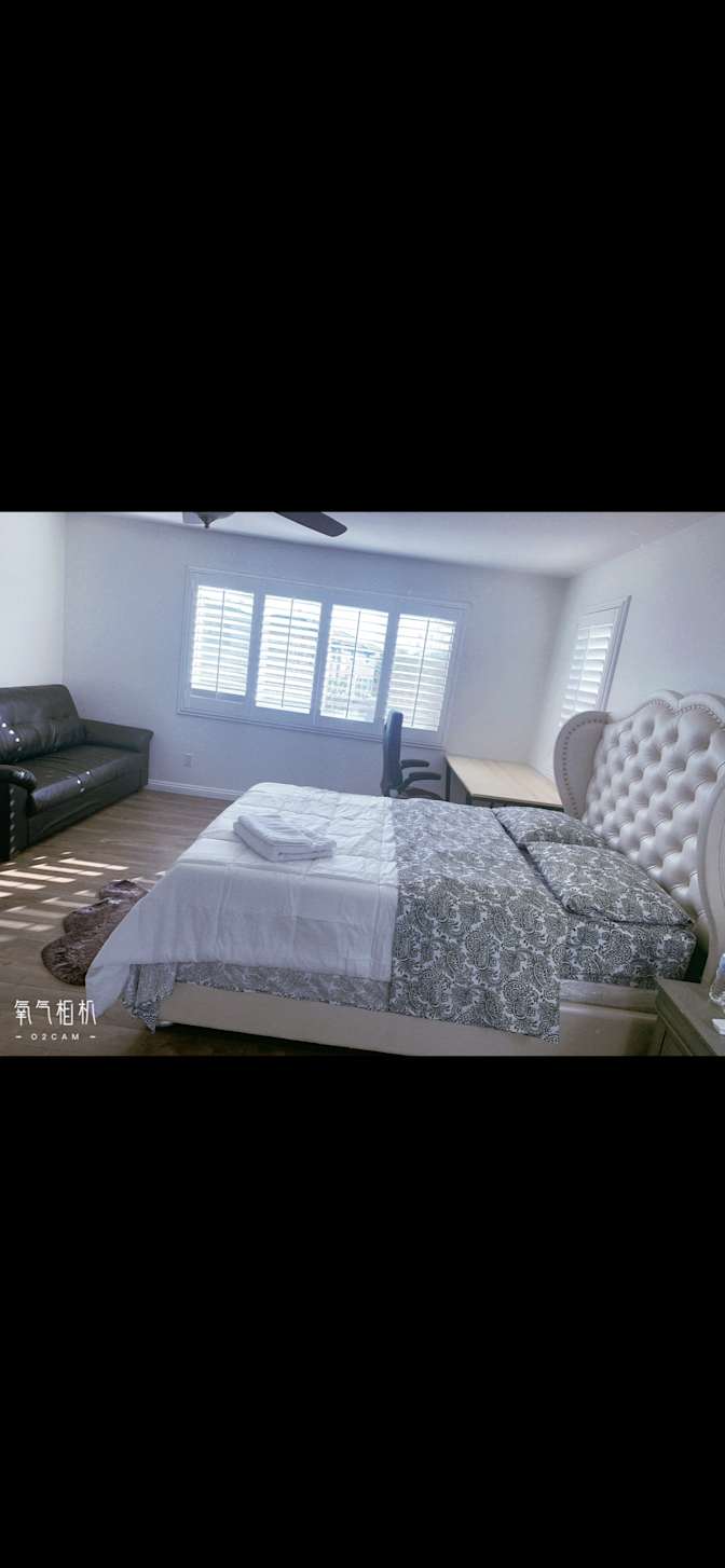 Feng's room
