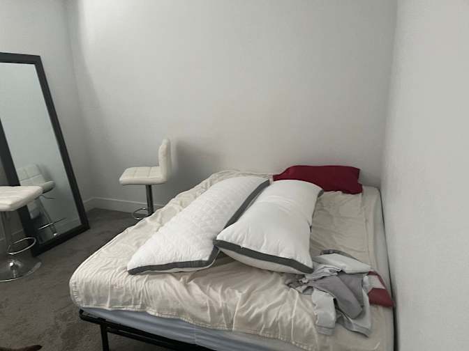Alonso's room