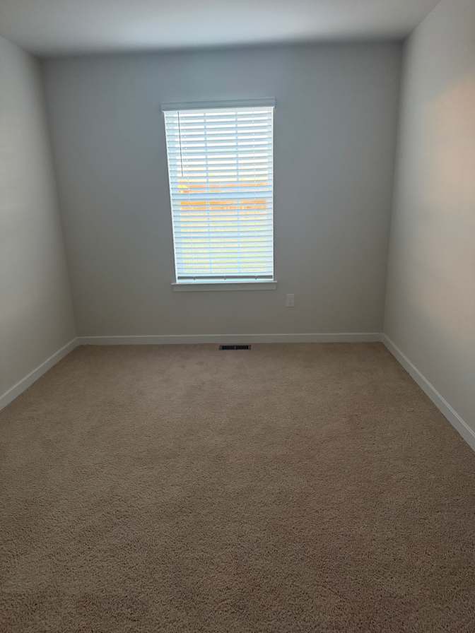 Room for Rent Modern Townhouse Near Crane Hwy's room