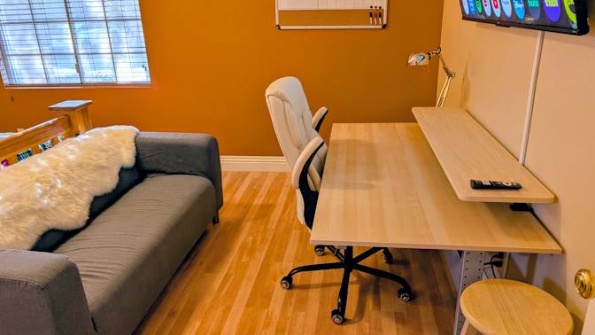 Yovav's room