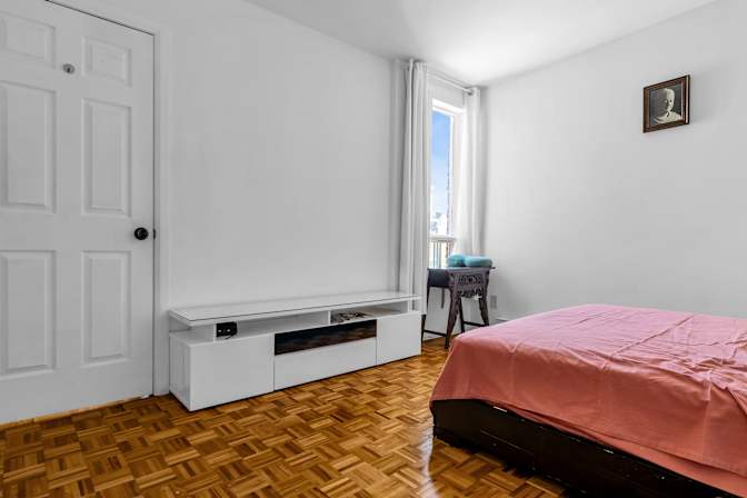 Thomas's room