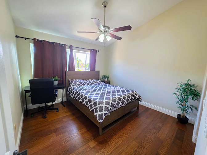 Venetian Condos's room