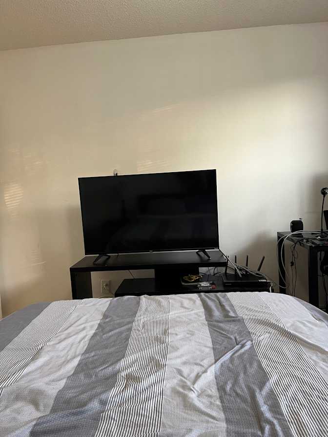 Alonso's room