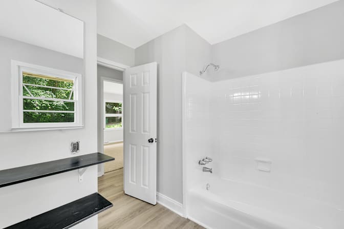 lifedoorrentals's room