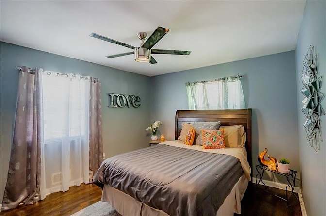 Alcove Rooms's room