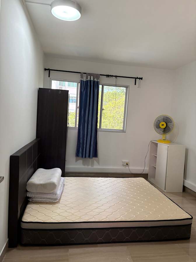 Htet's room