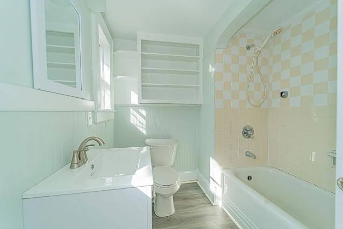 Alcove Rooms's room