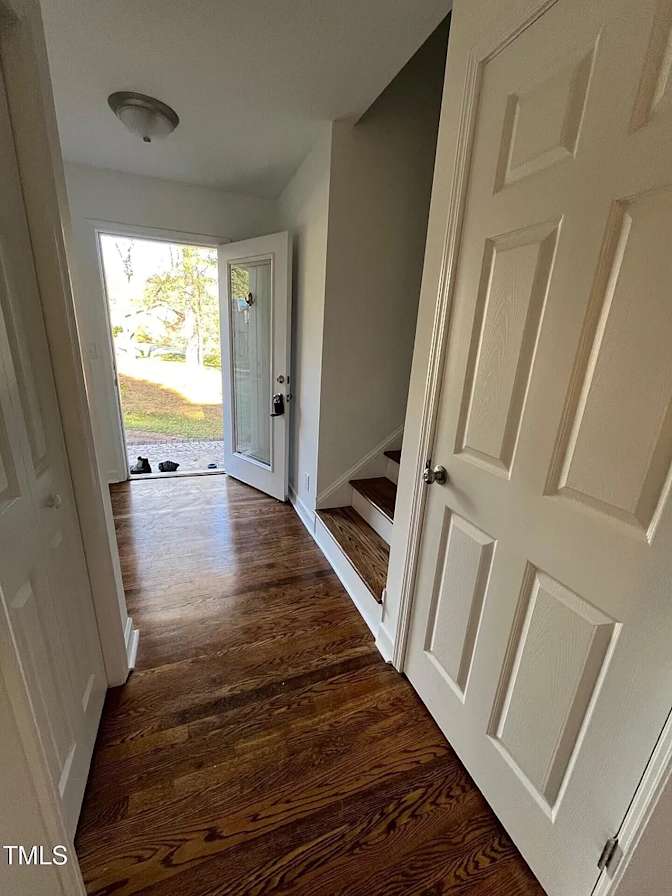 Alcove Rooms's room