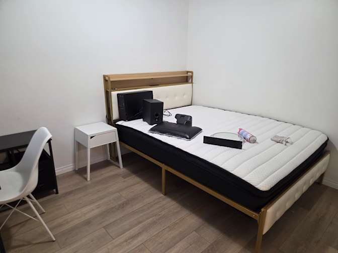 Derrick Maron's room