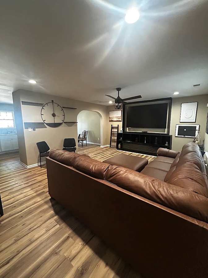 Alcove Rooms's room
