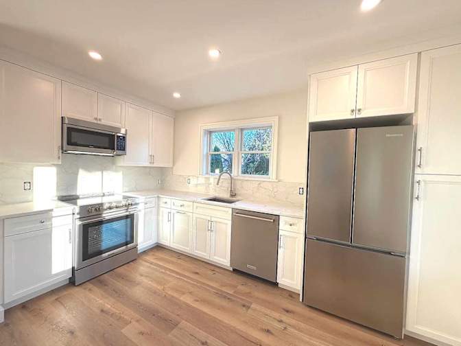 beautifully renovated one-bedroom  Apartment's room