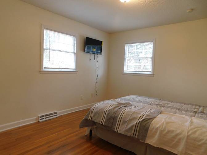 Carolina Realty Link's room